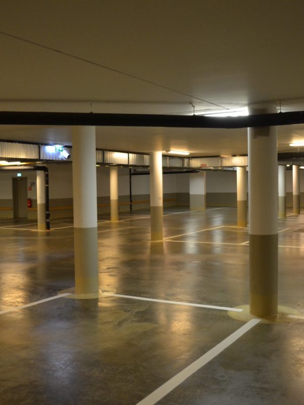 Nystädat garage med linjemålning utfört av Coreclean.