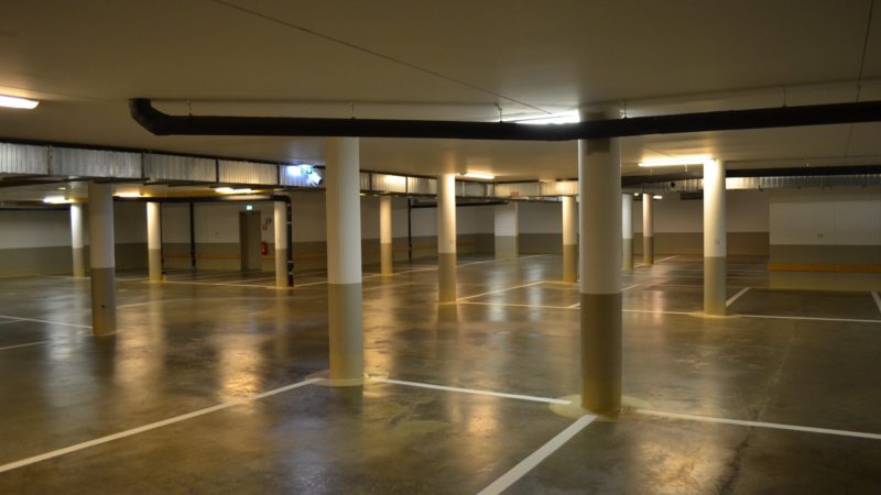 Nystädat garage med linjemålning utfört av Coreclean.